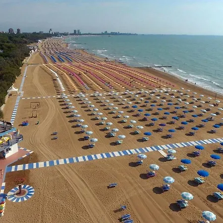 Duplex Only 150mt From The * Lignano Sabbiadoro